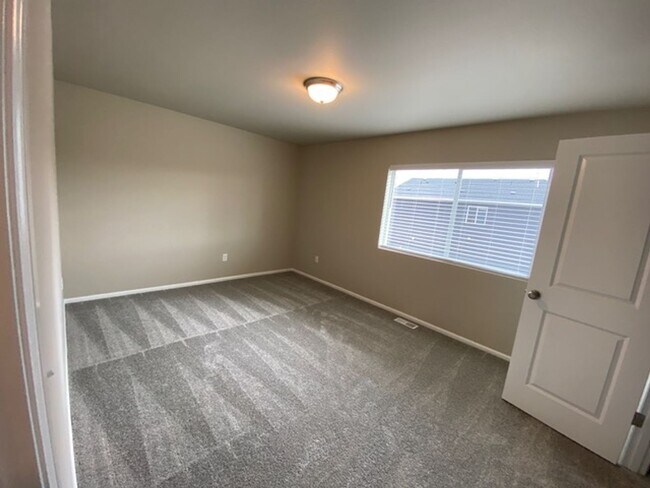 Building Photo - Spacious, modern 5-bed, 2.75-bath in sought-after Daisy Crossing Community in Sultan