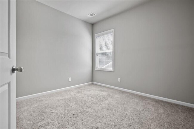 Building Photo - 1153 Chester Wy