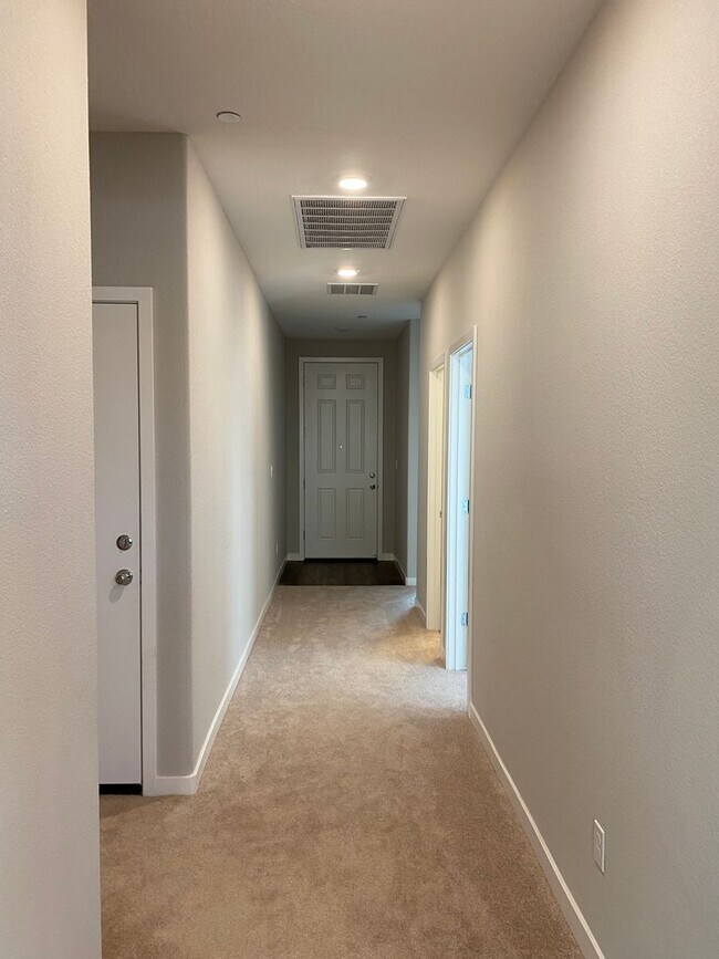 Building Photo - 2014 Miano Ct