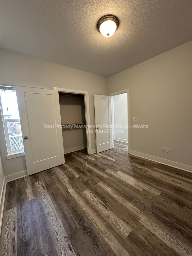 Building Photo - 5472 N Colburn Ct