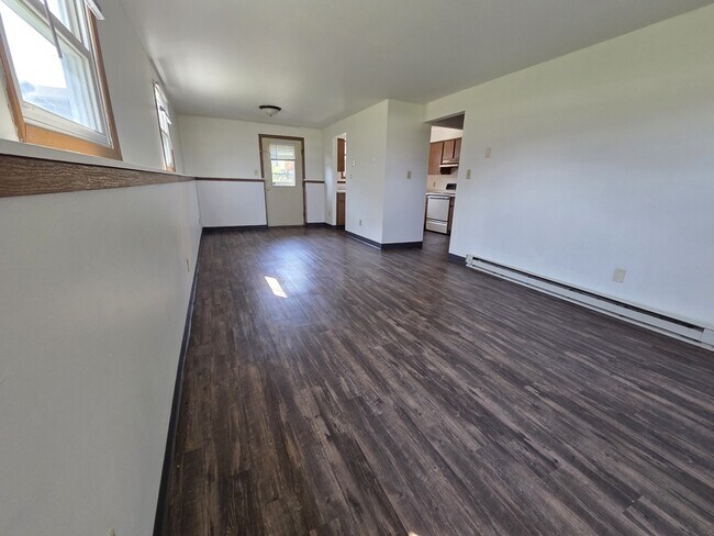 Building Photo - 324 Joseph St