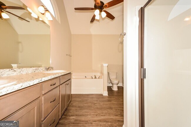 Building Photo - 320 Woodland Ridge Cir