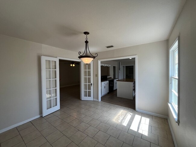 Building Photo - LINDALE PARK WITH EXTRA SQUARE FOOTAGE!!