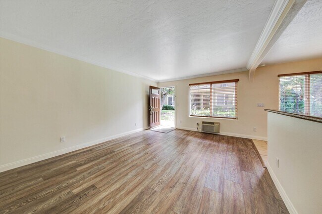 Building Photo - 792 Avocado Ave