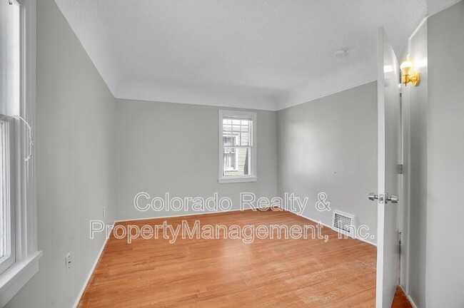 Building Photo - 1405 15th Ave