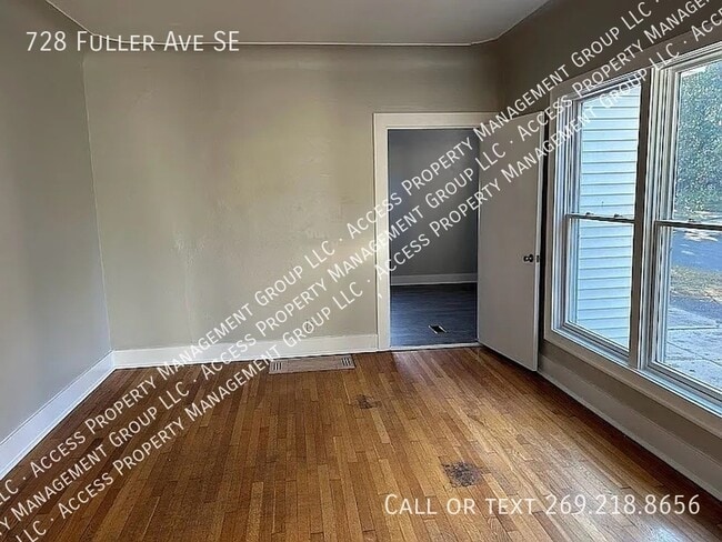 Building Photo - 728 Fuller Ave SE