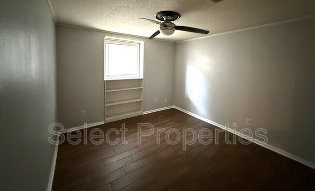 Building Photo - 2213 Spence Cir