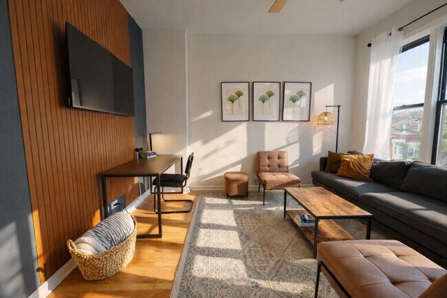 Building Photo - 906 N Damen Ave