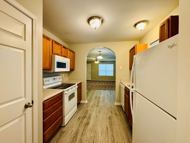 Building Photo - Move-in ready!