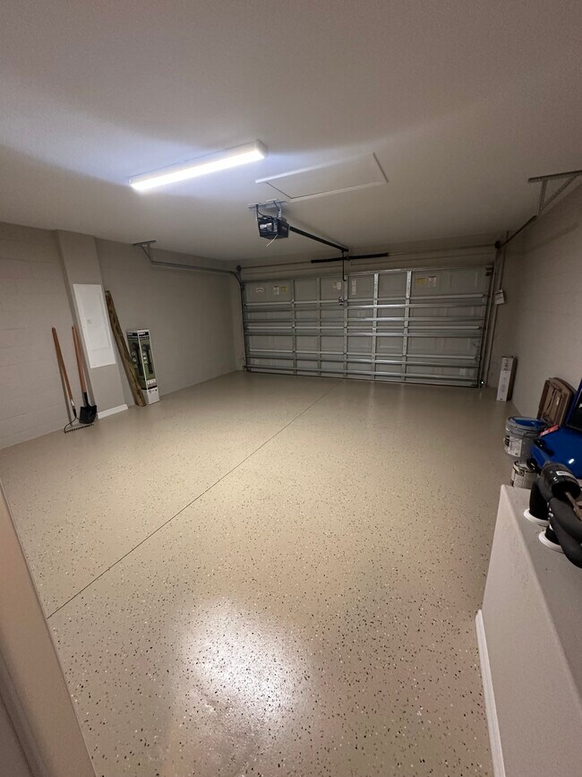 Building Photo - 4 Dogwood Drive Run