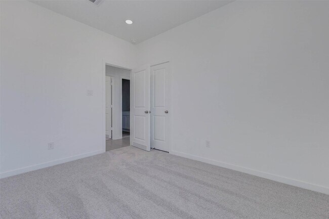 Building Photo - 5819 Majestic Sky Dr