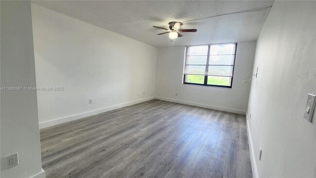 Building Photo - 10875 SW 112th Ave
