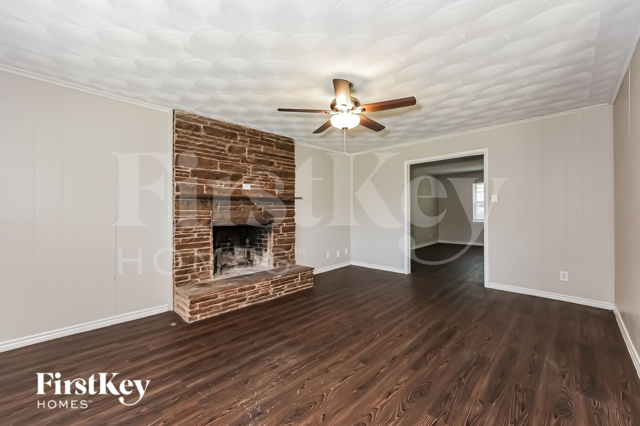 Building Photo - 902 Poinsettia Dr