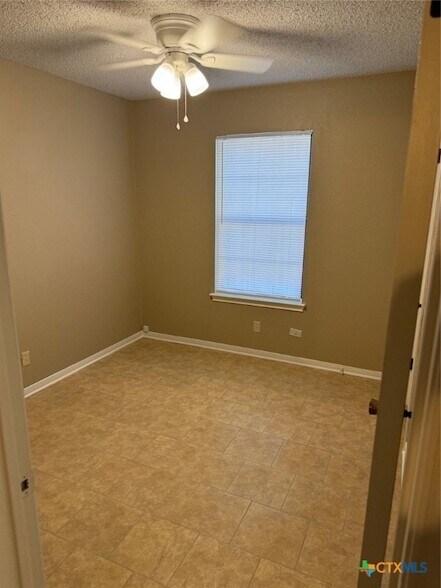 Building Photo - 1713 Mona Dr