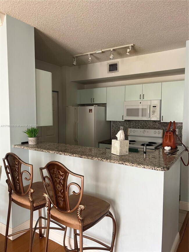 Building Photo - 780 S Sapodilla Ave
