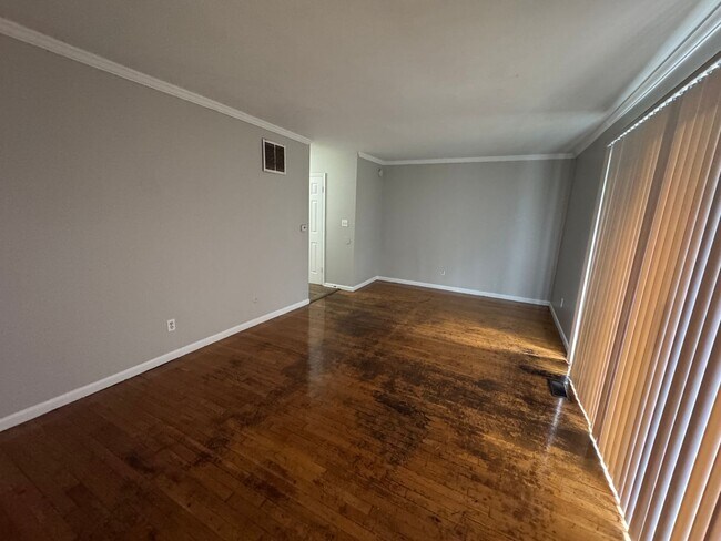 Building Photo - 6563 E 46th St