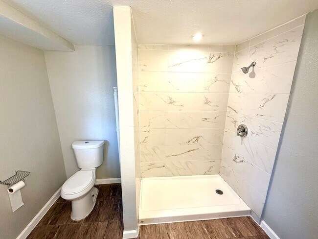 Building Photo - 602 Lovett Ave