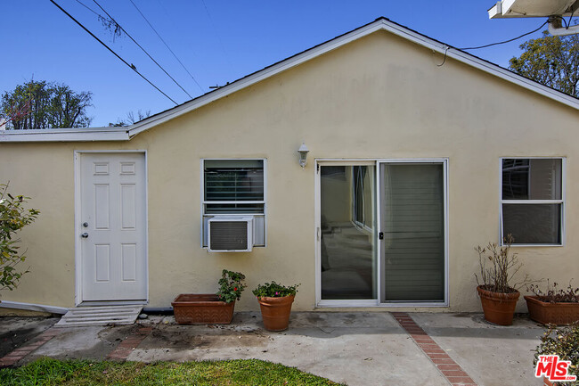 Building Photo - 13958 Peach Grove St