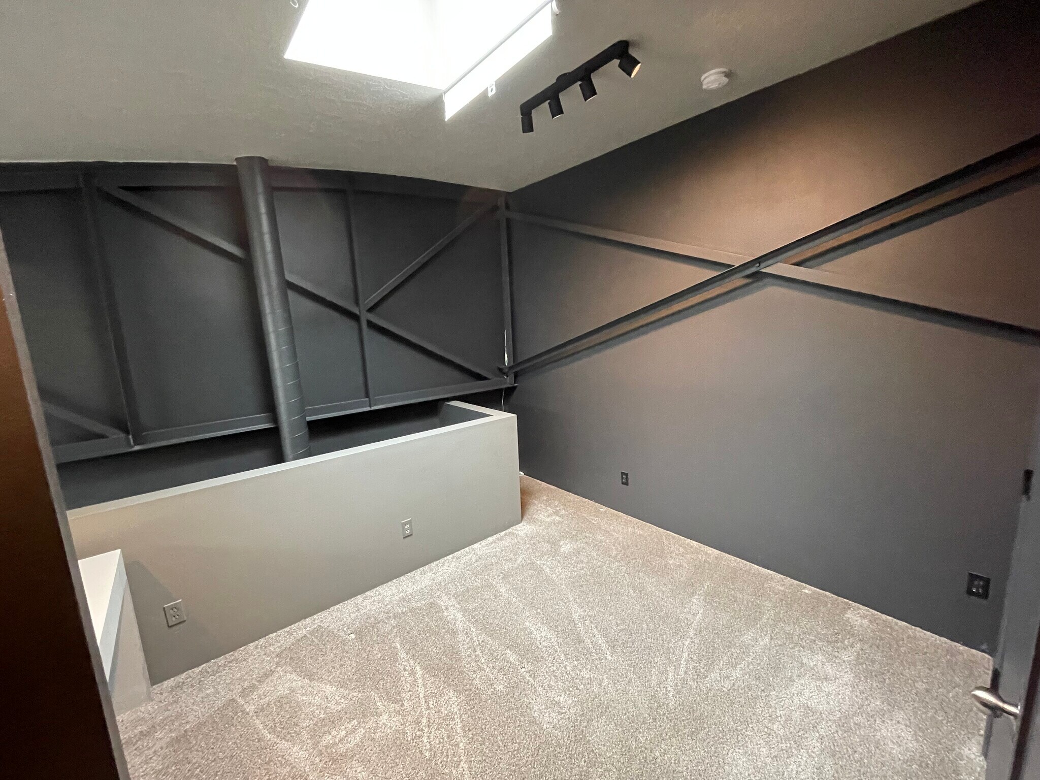 Building Photo - 440 W 900 S