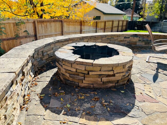 Building Photo - 3209 W Fairview Pl