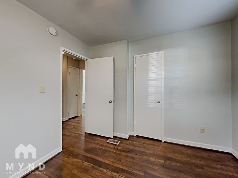 Building Photo - 8757 Sunset Dr