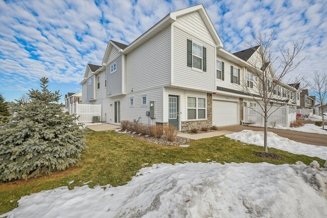 Building Photo - 1203 Lower 143rd St E