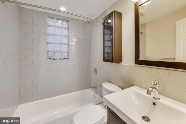 Building Photo - 1724 21st St NW