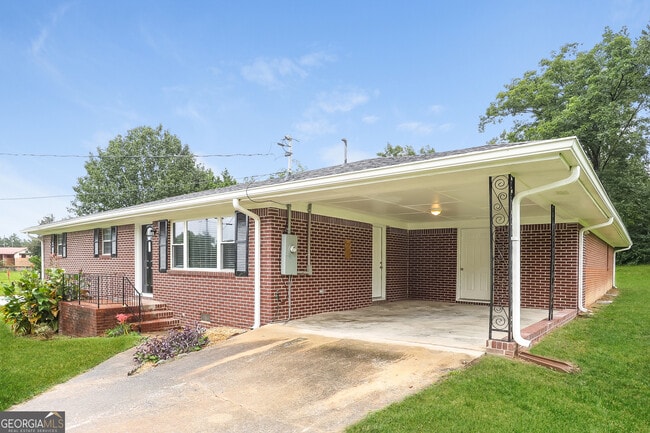 Building Photo - 600 Emerald Dr