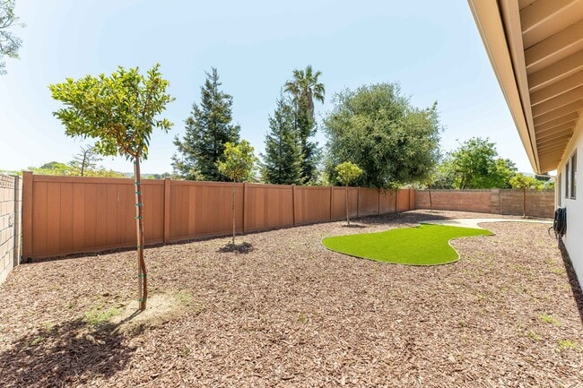 Building Photo - Charming 4-bedroom Single Story Newbury Park Home