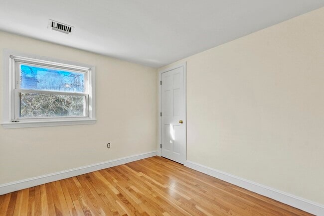 Building Photo - 72 Cambridge Rd