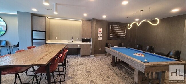 Building Photo - Modern 1-Bedroom Apartment with a Balcony!...