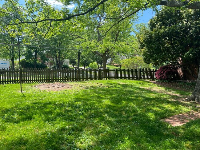 Building Photo - Renovated Rambler Close to Walter Reed, NI...