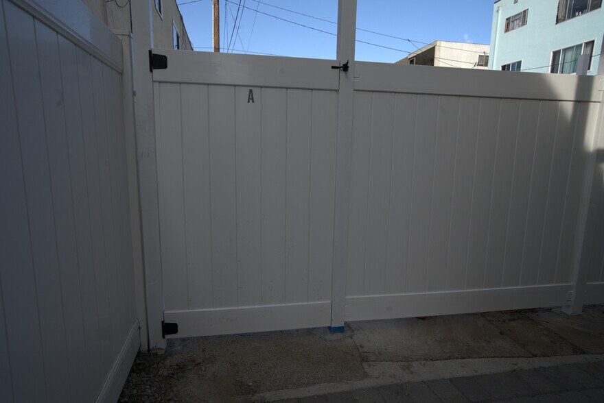 Private, fenced yard space exclusive to this unit - 1123 E Ocean Blvd