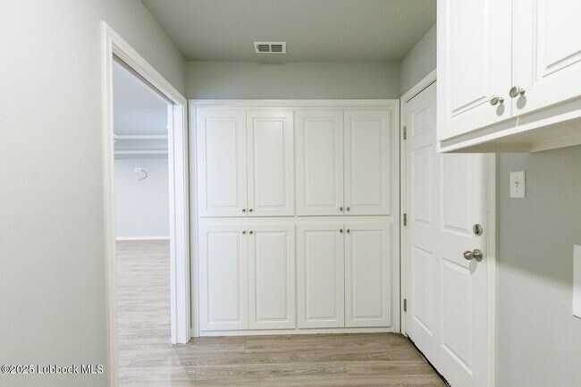 Building Photo - 7913 C R 5850