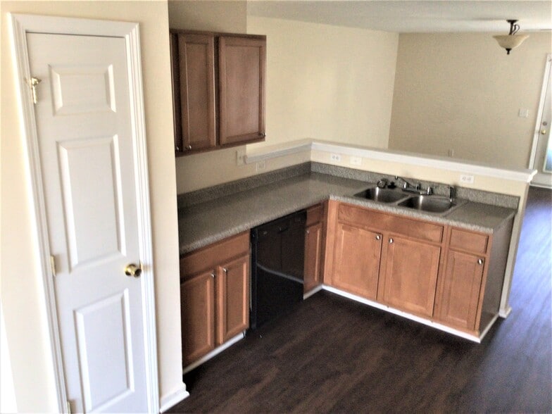 Building Photo - 3906 SE Jack Pine Ct