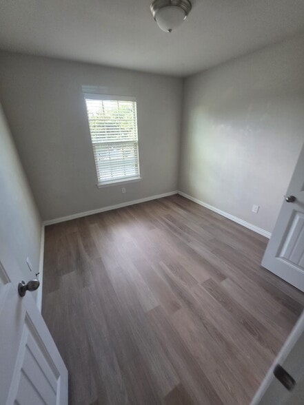 Building Photo - 1336 Glen Garden Dr