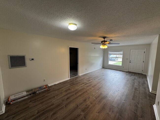 Building Photo - Charming 2-Bedroom Home in Peaceful Dunnellon Neighborhood