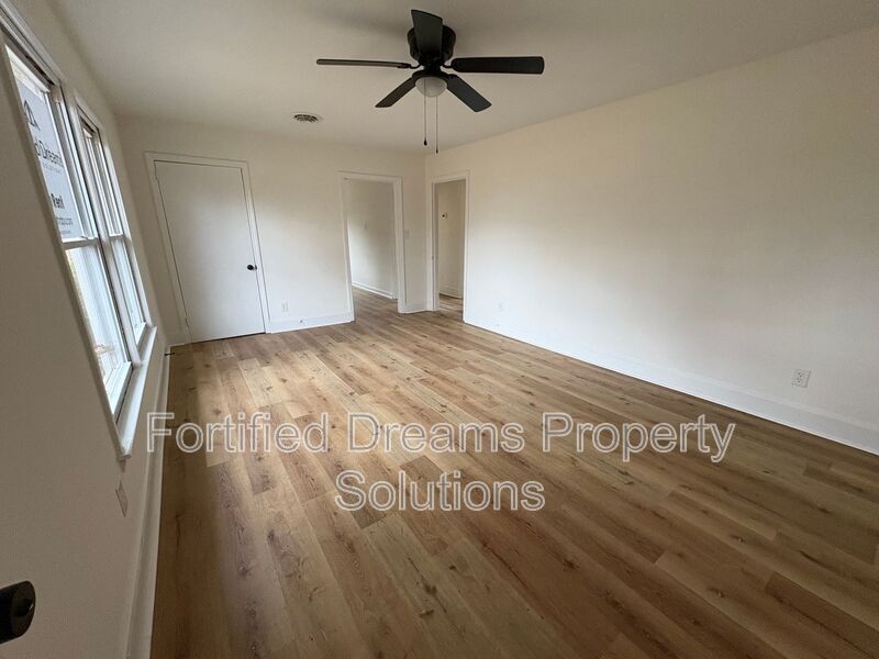 Building Photo - 429 Peeden Dr