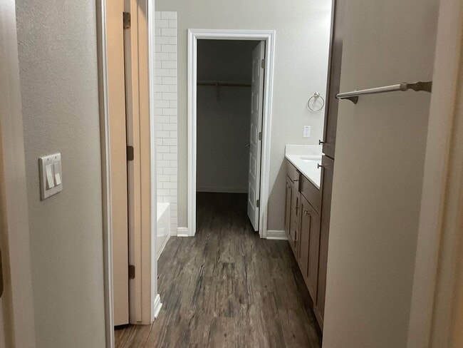 Building Photo - 179 Holly St