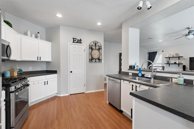 Building Photo - 3937 Eagles Nest St