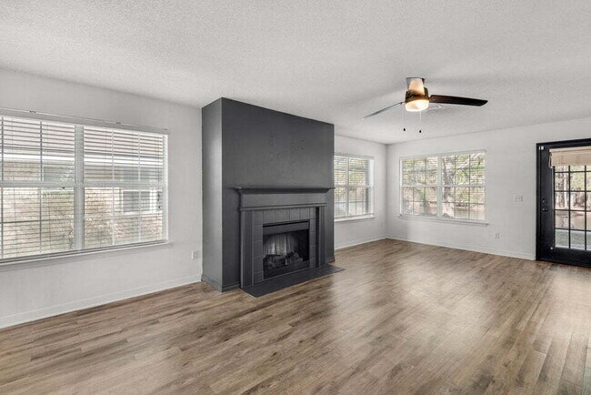 Building Photo - LAKE FRONT HOME & GATED COMMUNITY WITH COMMUNITY POOL IN NAVARRE!