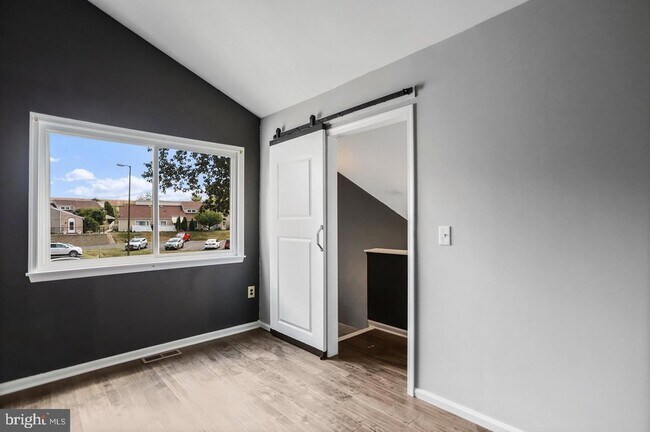 Building Photo - 1523 Kensington Dr