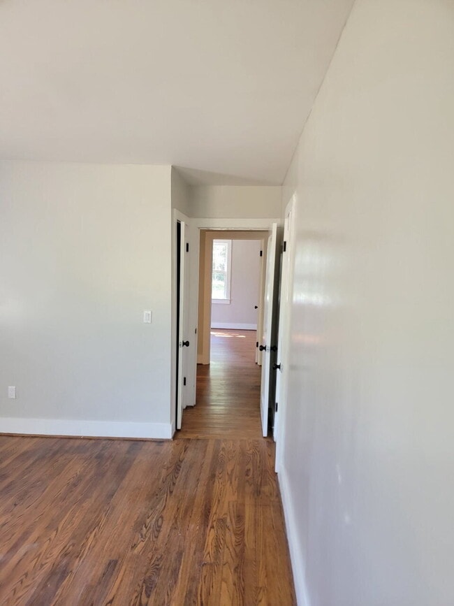 Building Photo - $500 off one month with 18 month lease!!! ...