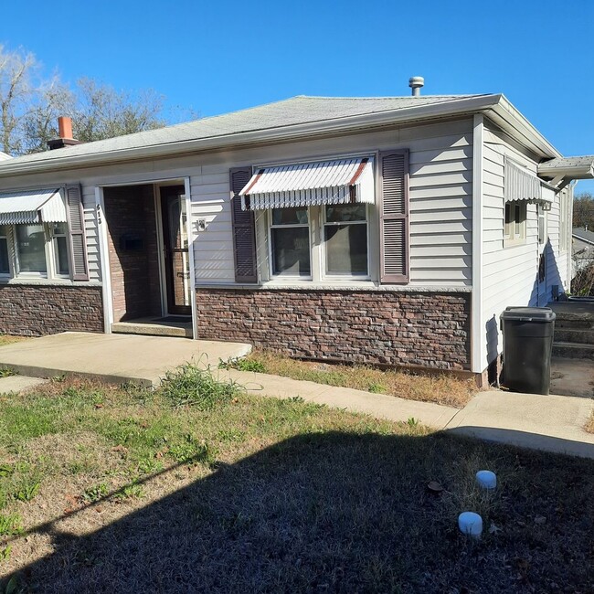 Primary Photo - 2 bed, 2 bath with garage