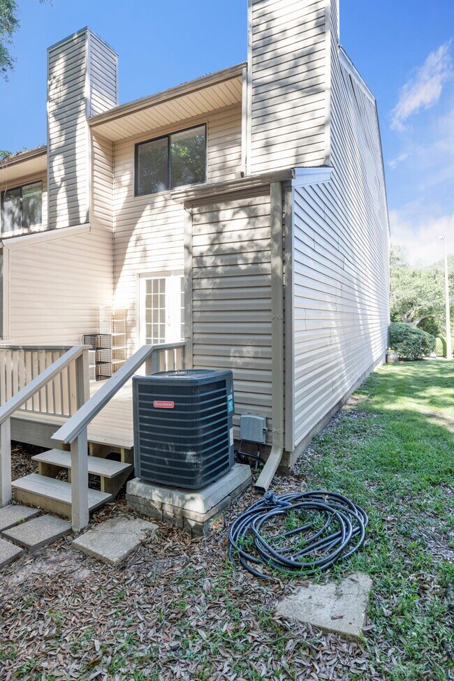 Building Photo - 4221 Brookside Dr