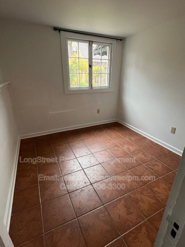 Building Photo - 6915 N Philadelphia Ave