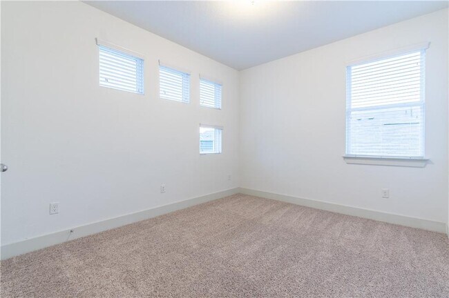 Building Photo - 1410 Casa Dr