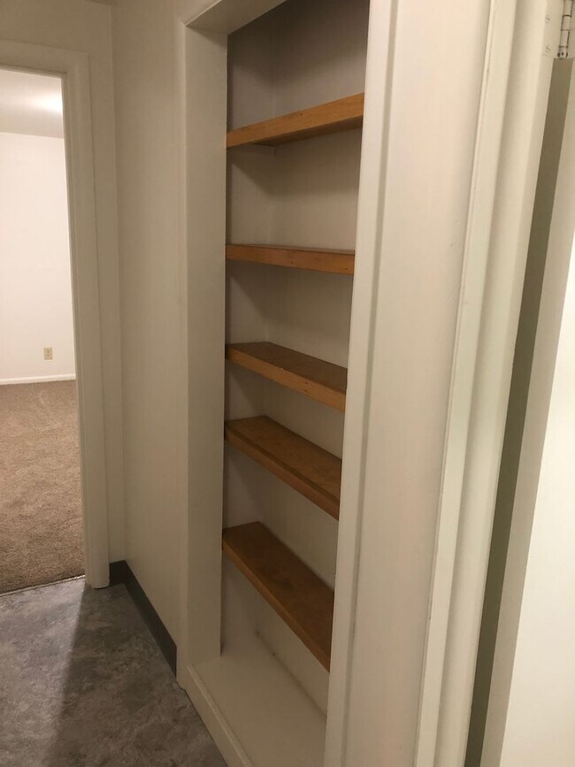 Building Photo - Large upstairs 2 bedroom apartment!