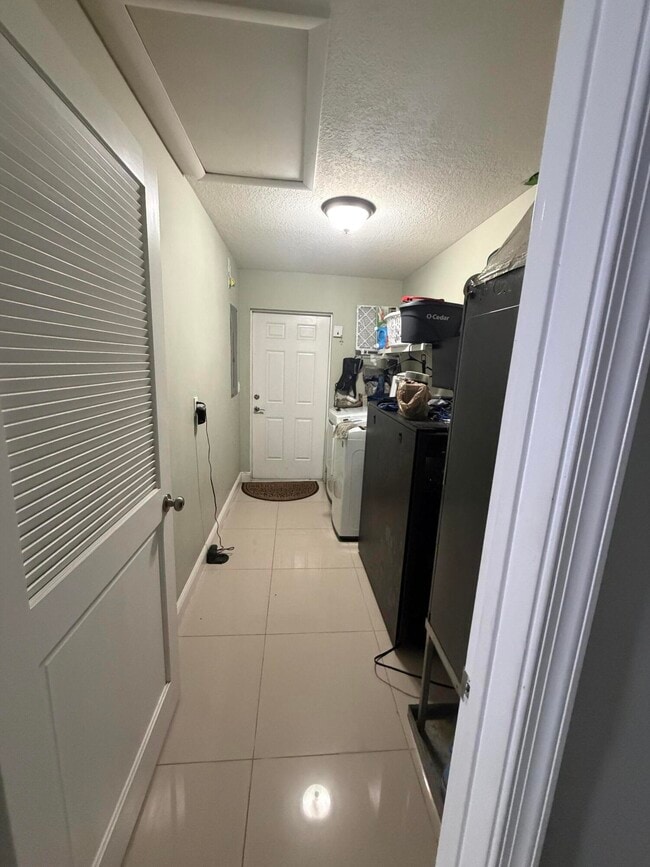 Building Photo - 5928 Papaya Rd