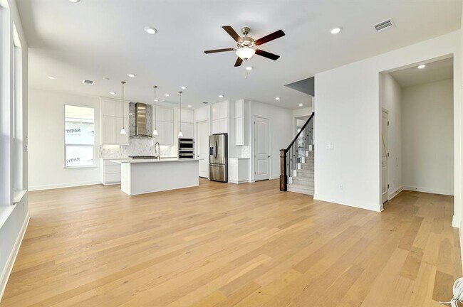 Building Photo - 19005 Fernando Trl